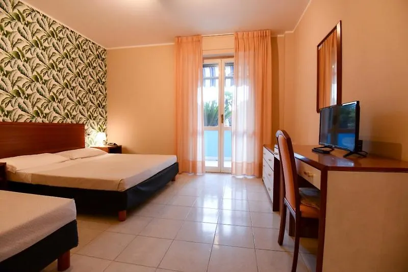 Hotel Riva Etrusca Marina Di Bibbona 3*,  Italia